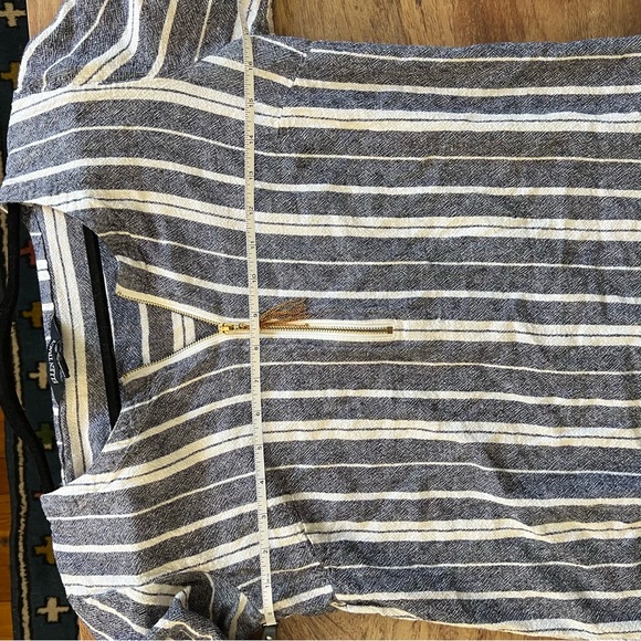 Ellen Tracy Linen Blouse - Picture 2 of 8